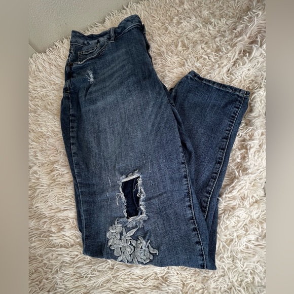 Lane Bryant Distressed Embelished Capri Jeans - Picture 6 of 7